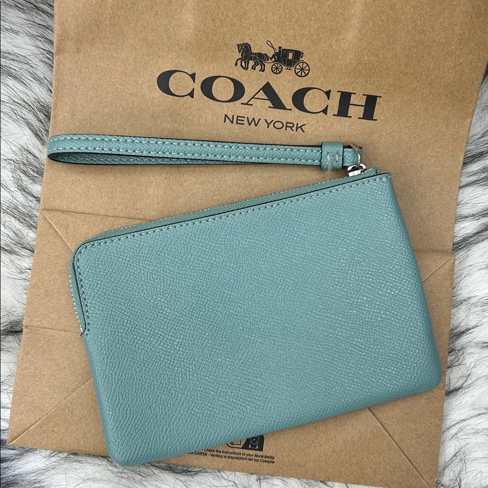 Coach Seafoam green leather Wristlet, EUC - Picture 2 of 8